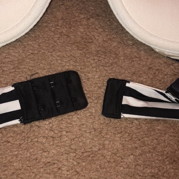 Victoria’s Secret Bombshell Plunge Bra - Picture 5 of 5